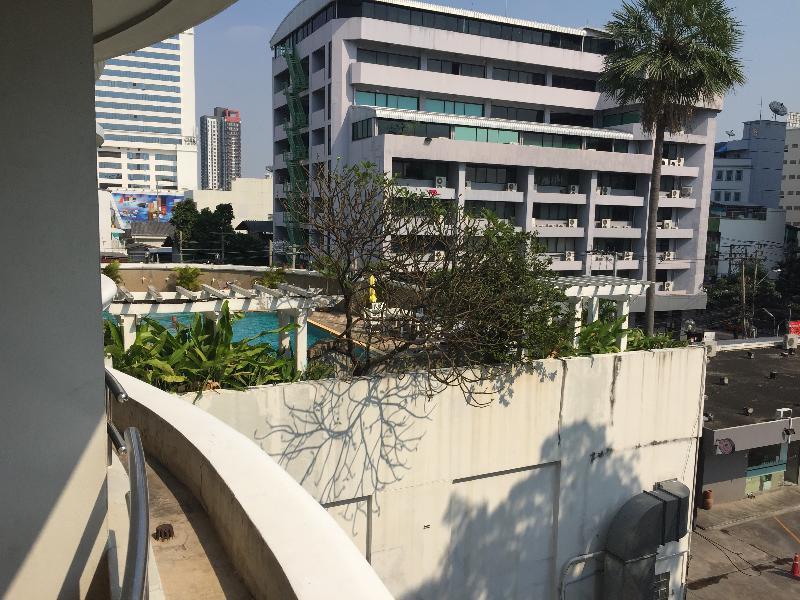Forum Park Hotel Bangkok Exterior photo